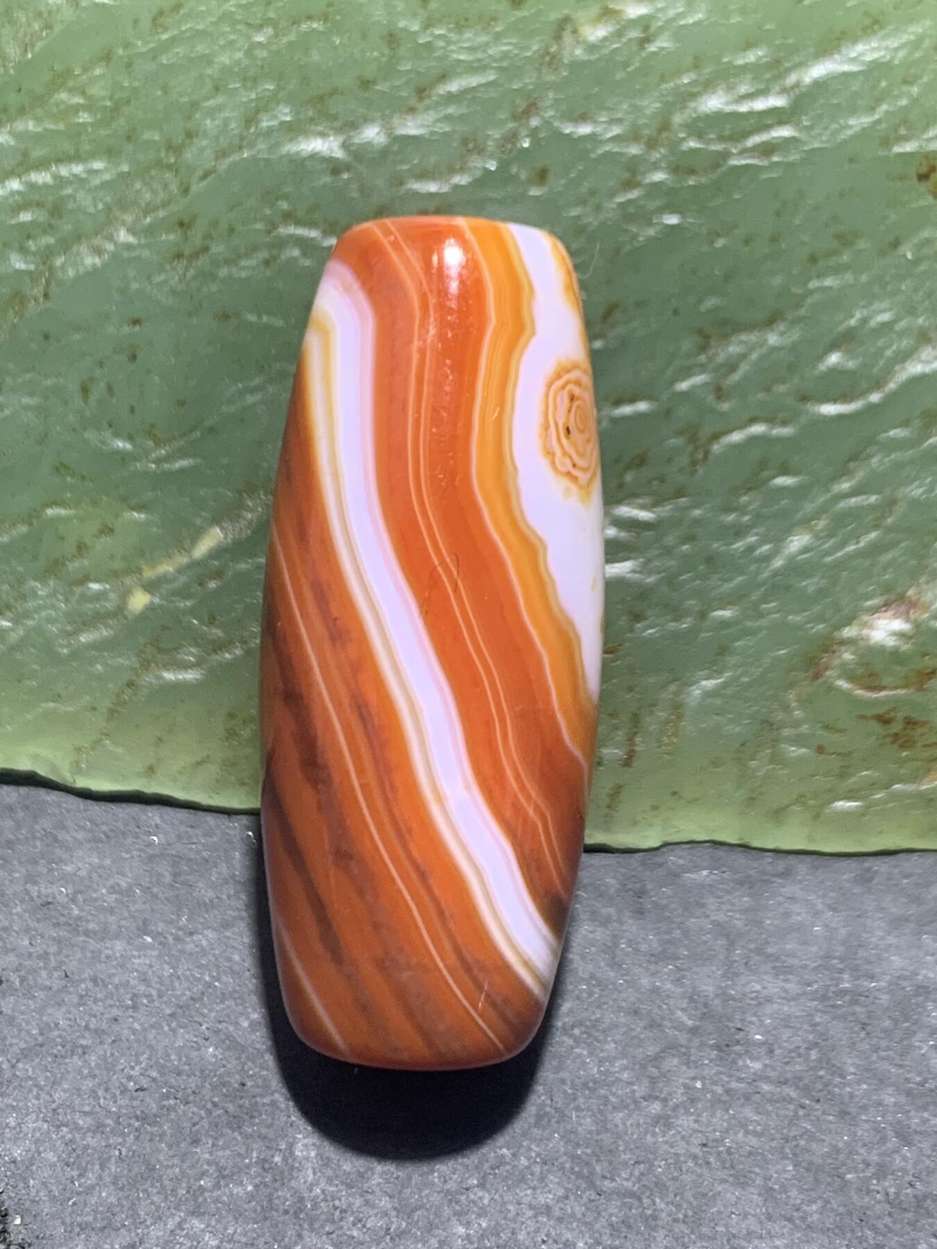 精美高玉化红白双色天眼千层纹缠丝玛瑙桶珠一颗，，