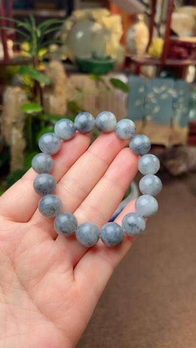 证书编号0074   在晴水料12毫米市场价都卖到三四千的当下，这可是新疆青花籽料和田玉12毫米墨玉手链啊！而且还是你们超级喜欢的柔光面，手推出油，真正的墨籽，不是市场喷砂加色的，出价也低，别的直播间至少八九百，带墨玉证书，颗颗饱满油润，摆在会所一条过万！一条16颗，颗颗油润，以它的墨籽浓郁程度来说这样的出价前无古人，后也无来者！ - 证书编号0074   在晴水料12毫米市场价都卖到三四千的当下，这可是新疆青花籽料和田玉12毫米墨玉手链啊！而且还是你们超级喜欢的柔光面，手推出油，真正的墨籽，不是市场喷砂加色的，出价也低，别的直播间至少八九百，带墨玉证书，颗颗饱满油润，摆在会所一条过万！一条16颗，颗颗油润，以它的墨籽浓郁程度来说这样的出价前无古人，后也无来者！