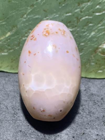 精美亚光冰飘冰粉色朱砂点战国红玛瑙手工俏色巧雕兔然暴富桶珠一颗 精美亚光冰飘冰粉色朱砂点战国红玛瑙手工俏色巧雕兔然暴富桶珠一颗