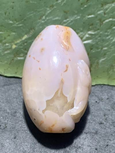 精美亚光冰飘冰粉色朱砂点战国红玛瑙手工俏色巧雕兔然暴富桶珠一颗 精美亚光冰飘冰粉色朱砂点战国红玛瑙手工俏色巧雕兔然暴富桶珠一颗