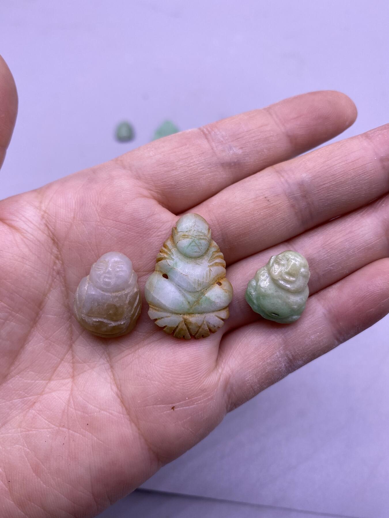 老翡翠佛13尊，尺寸1.2-2.6厘米，品相如图，400包快递