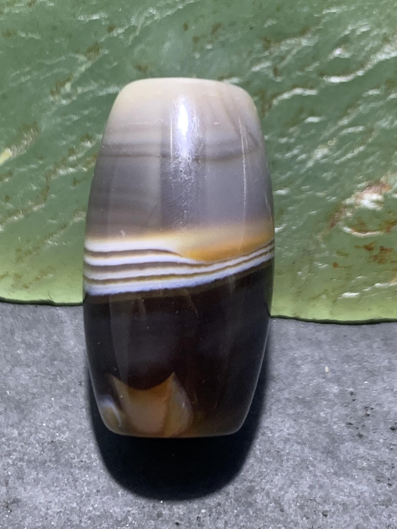 精美高玉化一线天地缠丝玛瑙桶珠一颗，