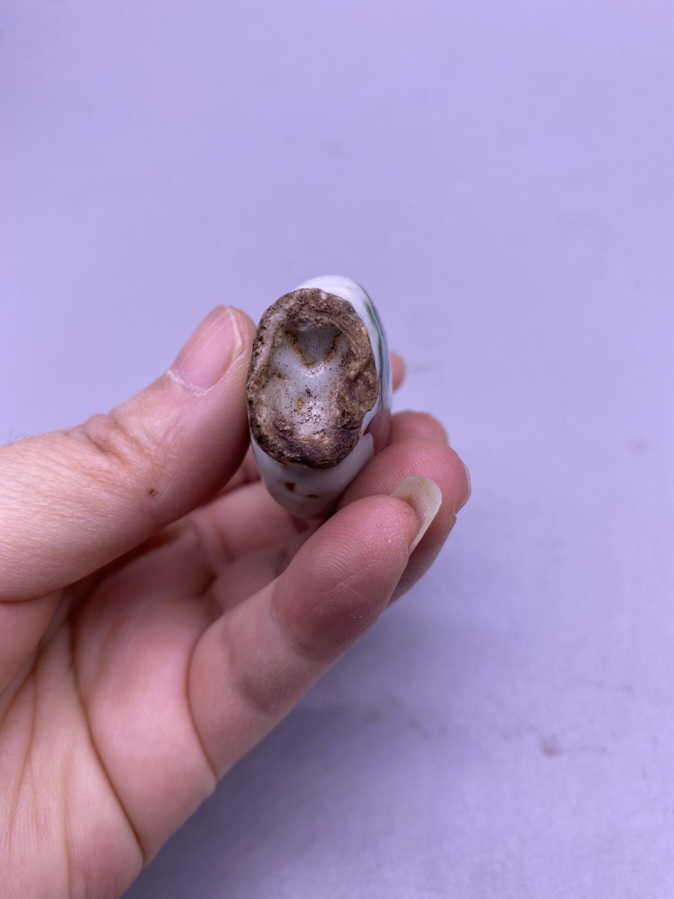 老粉彩刘海戏金蟾药瓶，尺寸5.2厘米，品相如图，260包快递