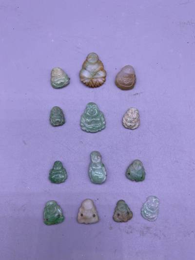 老翡翠佛13尊，尺寸1.2-2.6厘米，品相如图，400包快递 - 老翡翠佛13尊，尺寸1.2-2.6厘米，品相如图，400包快递