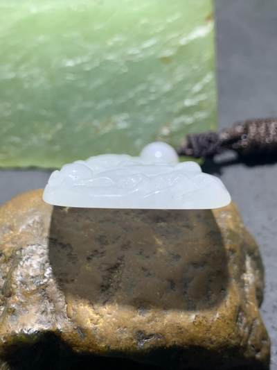 天然A货冰糯种翡翠雕刻降龙观音吊坠一个！ 天然A货冰糯种翡翠雕刻降龙观音吊坠一个！