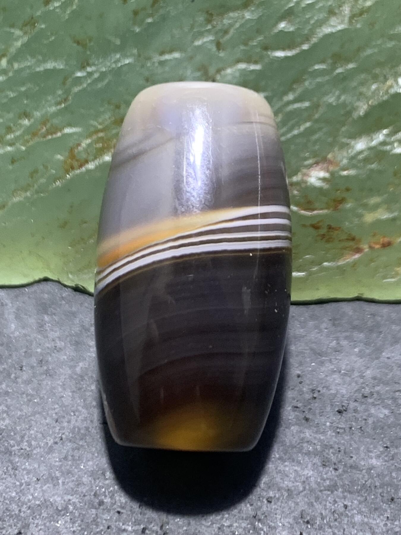 精美高玉化一线天地缠丝玛瑙桶珠一颗，