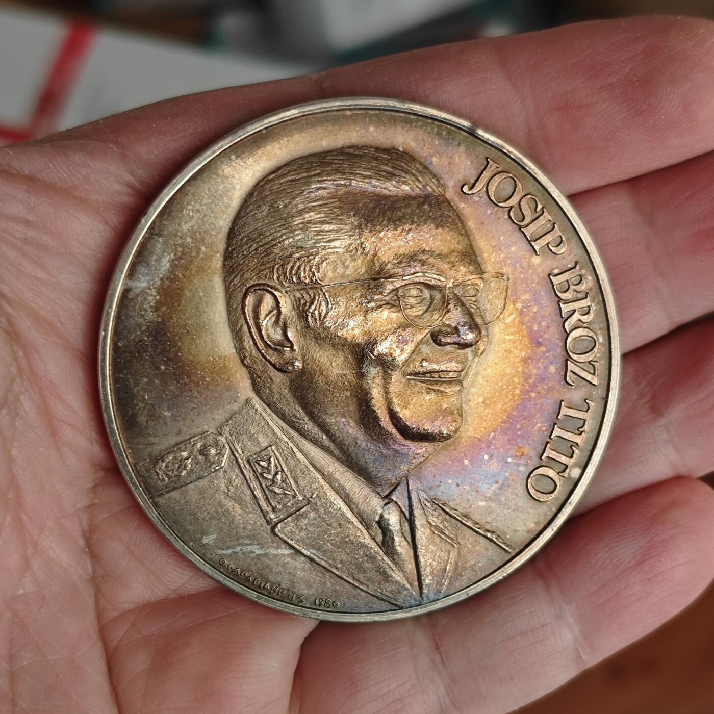 珍品1980年铁托元帅老年头像纪念大银章