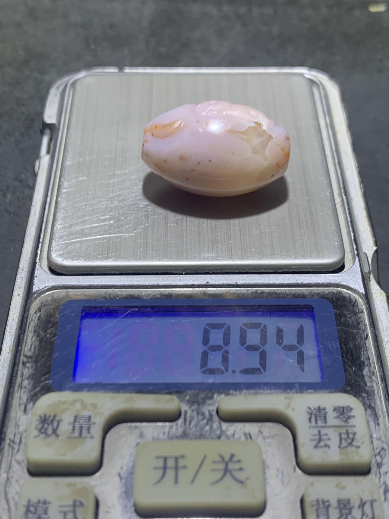 精美亚光冰飘冰粉色朱砂点战国红玛瑙手工俏色巧雕兔然暴富桶珠一颗