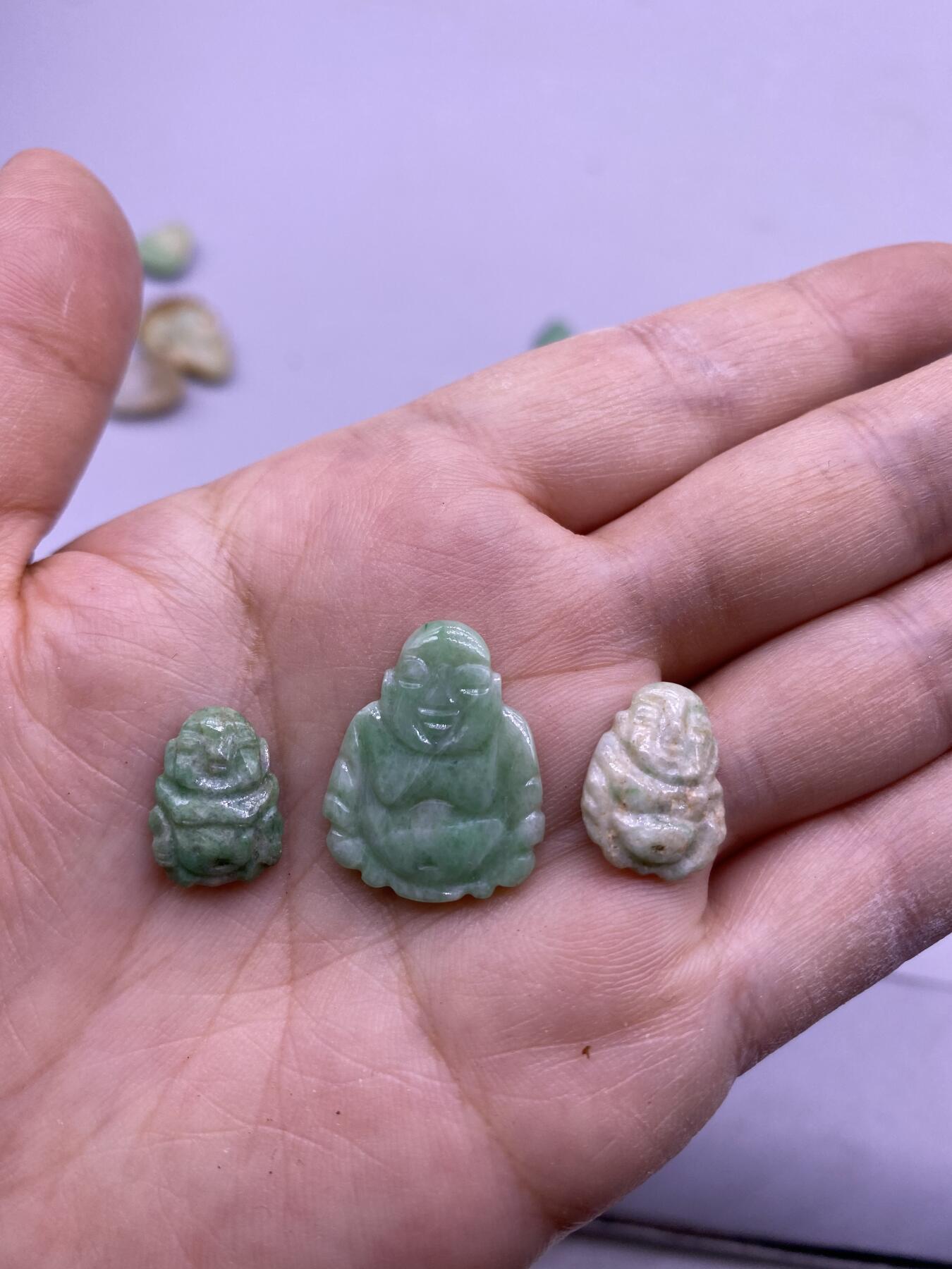 老翡翠佛13尊，尺寸1.2-2.6厘米，品相如图，400包快递