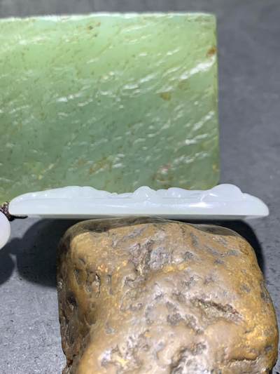 天然A货冰糯种翡翠雕刻降龙观音吊坠一个！ 天然A货冰糯种翡翠雕刻降龙观音吊坠一个！