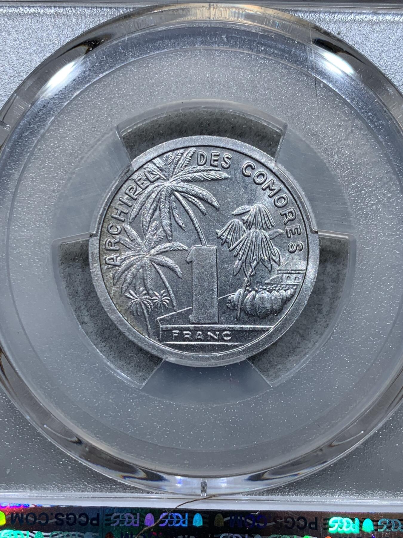 《竞宝斋》第344场 周日，周一，2场连拍 （全场包邮） PCGS MS65 科摩罗1964年1法郎 铝币难出分品种 65已经是很高的分数了 图案融合了法属风格和热带风情 富有特色 可玩性强