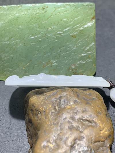 天然A货冰糯种翡翠雕刻降龙观音吊坠一个！ 天然A货冰糯种翡翠雕刻降龙观音吊坠一个！