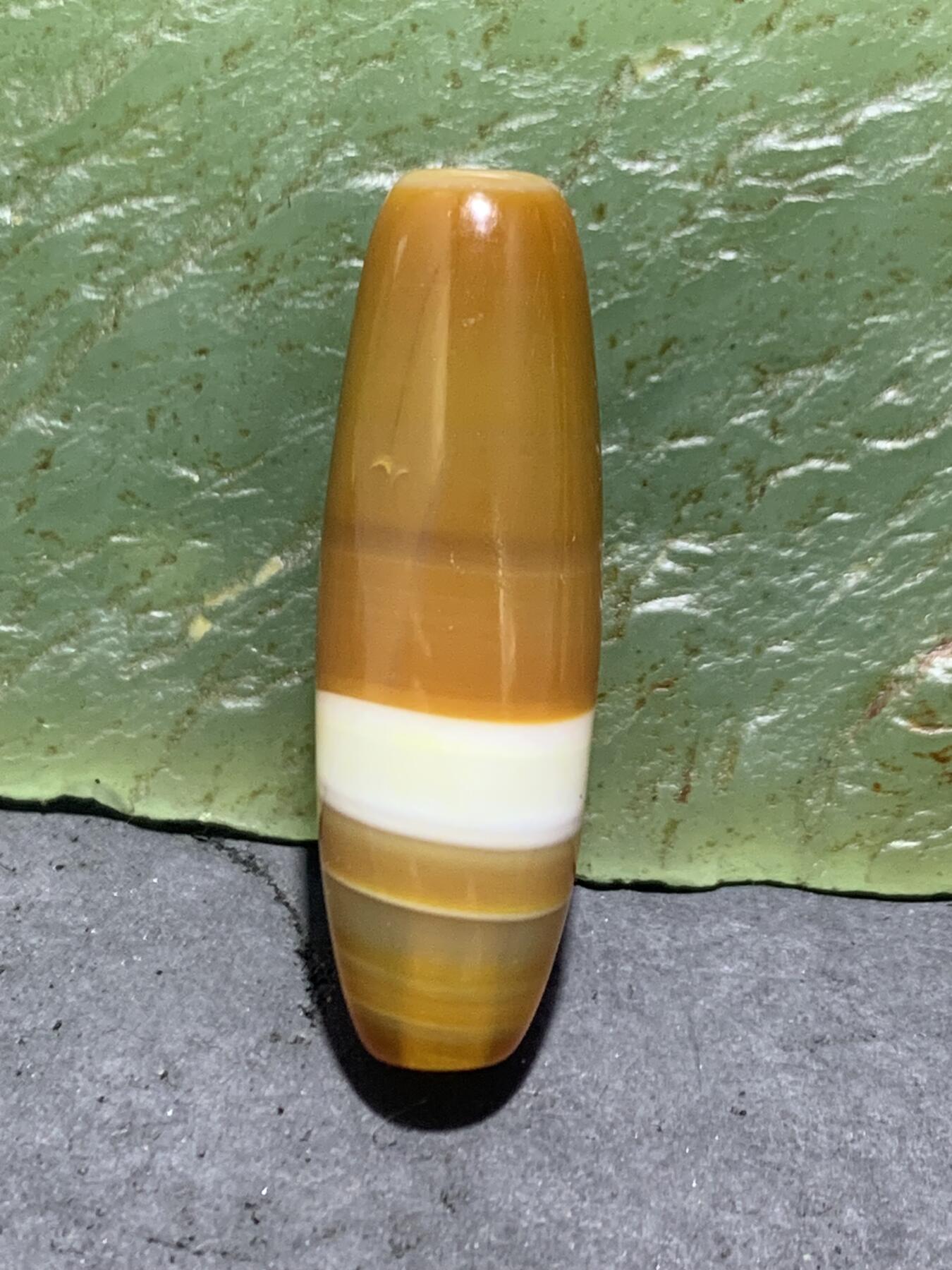  精美高玉化一线咖色缠丝玛瑙桶珠一颗