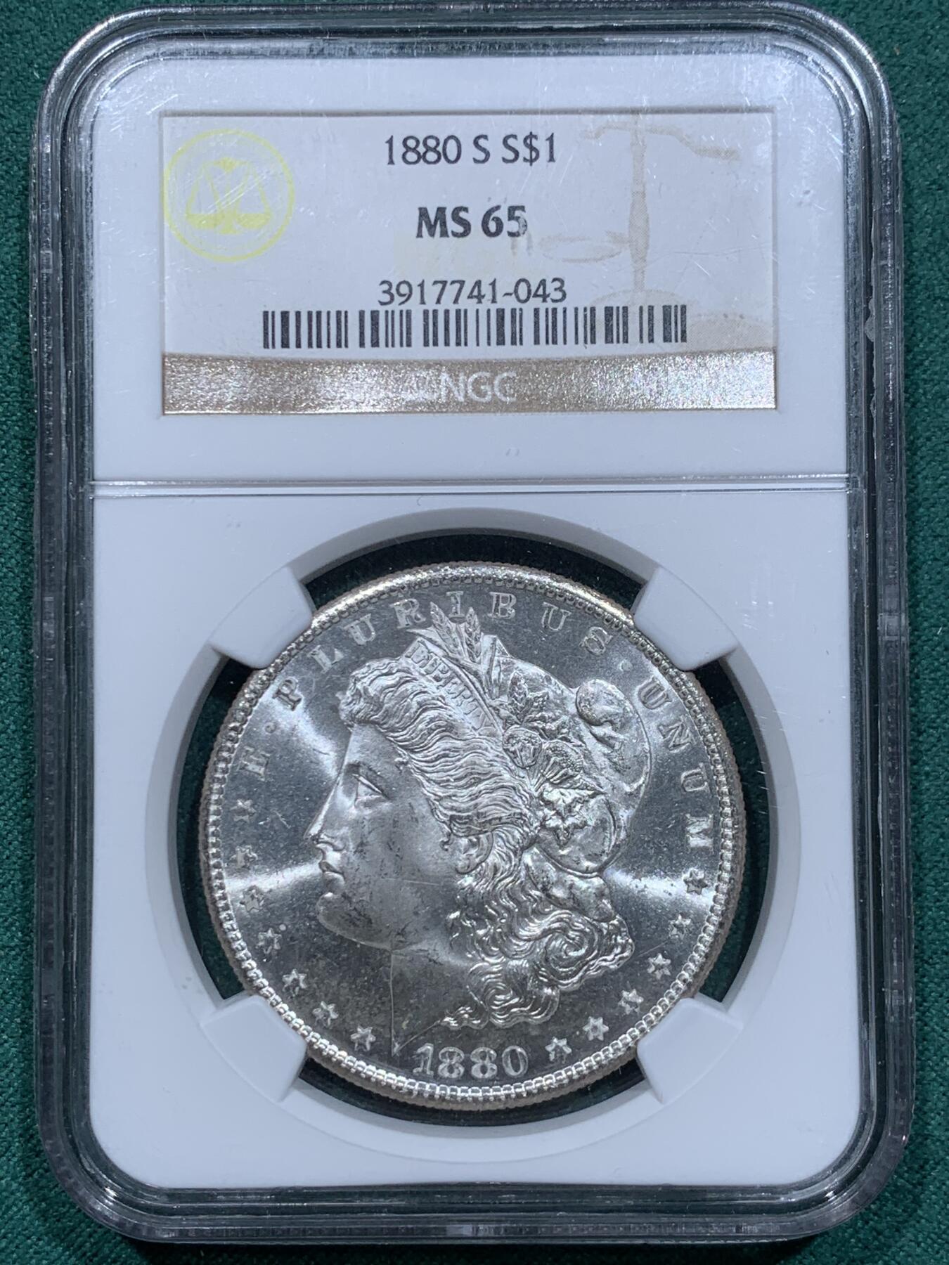 《竞宝斋》第345场 周日，周一，2场连拍 （全场包邮） NGC MS65 美国1880S摩根银币 干净白币车轮光晃眼