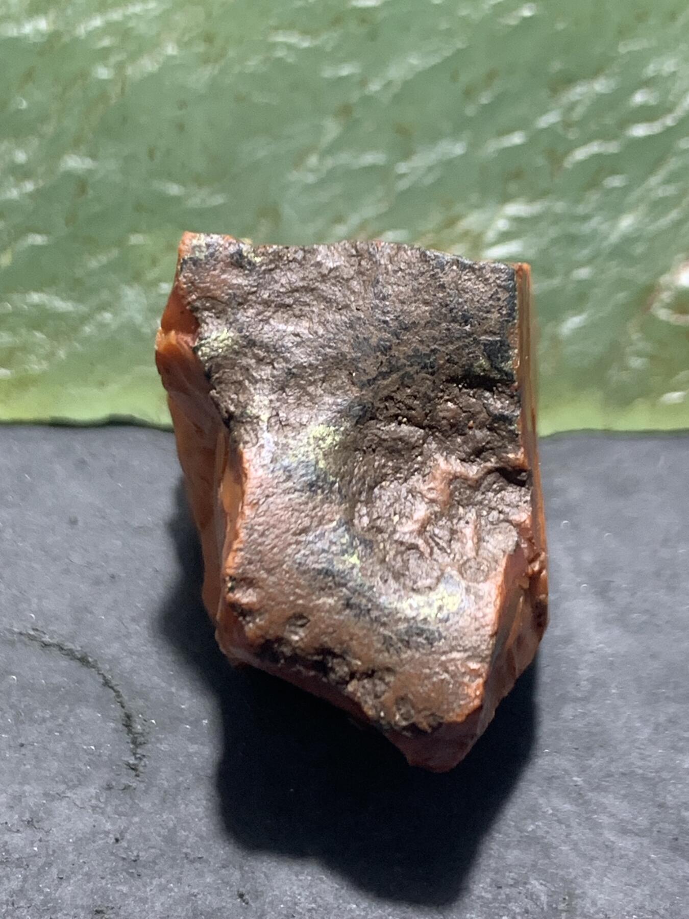 精美铁皮柿子红开窗料南红玛瑙原石一颗，，