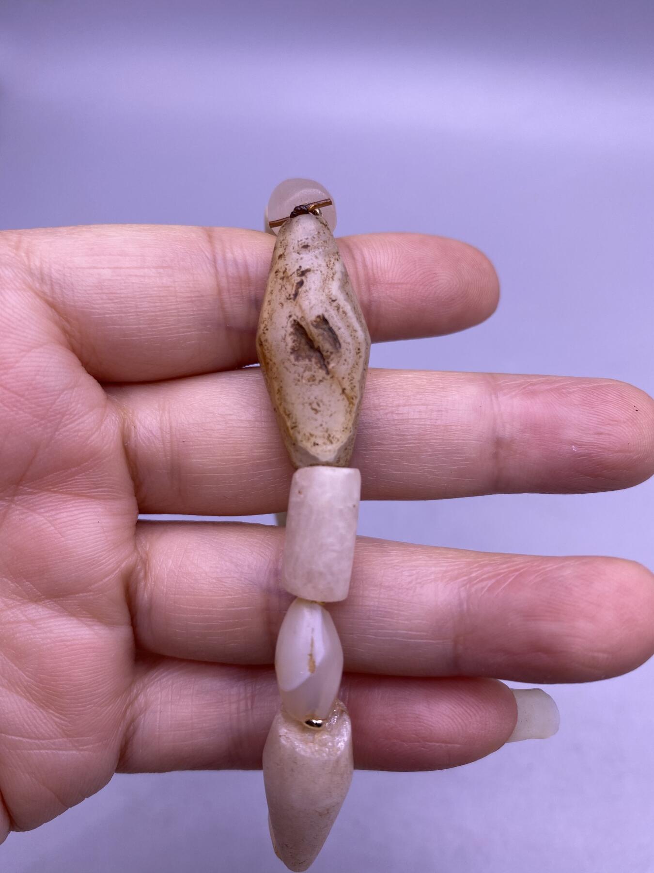 辽金白玛瑙手串，珠径0.6-1.1厘米，品相如图，500包快递