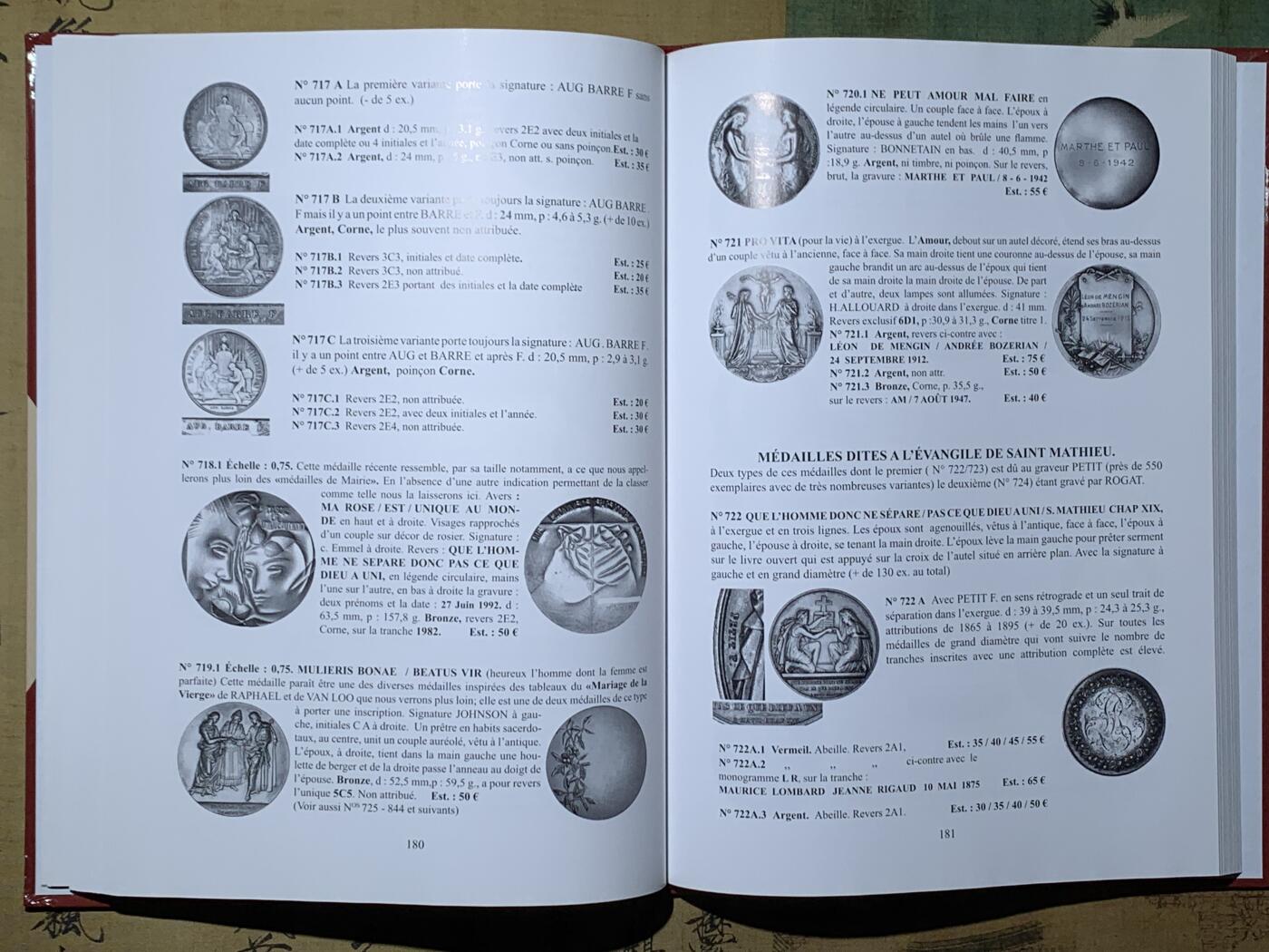 《竞宝斋》第345场 周日，周一，2场连拍 （全场包邮） 法国婚章目录 精装版 厚达 320页 重达1.63公斤 A4纸大小 亏运费的品种 不过介绍的非常详细 版本众多