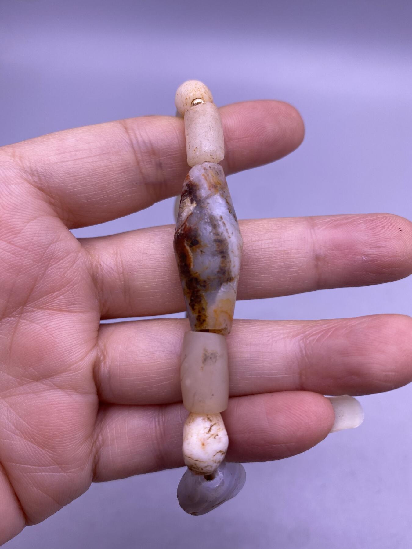 辽金白玛瑙手串，珠径0.6-1.1厘米，品相如图，500包快递