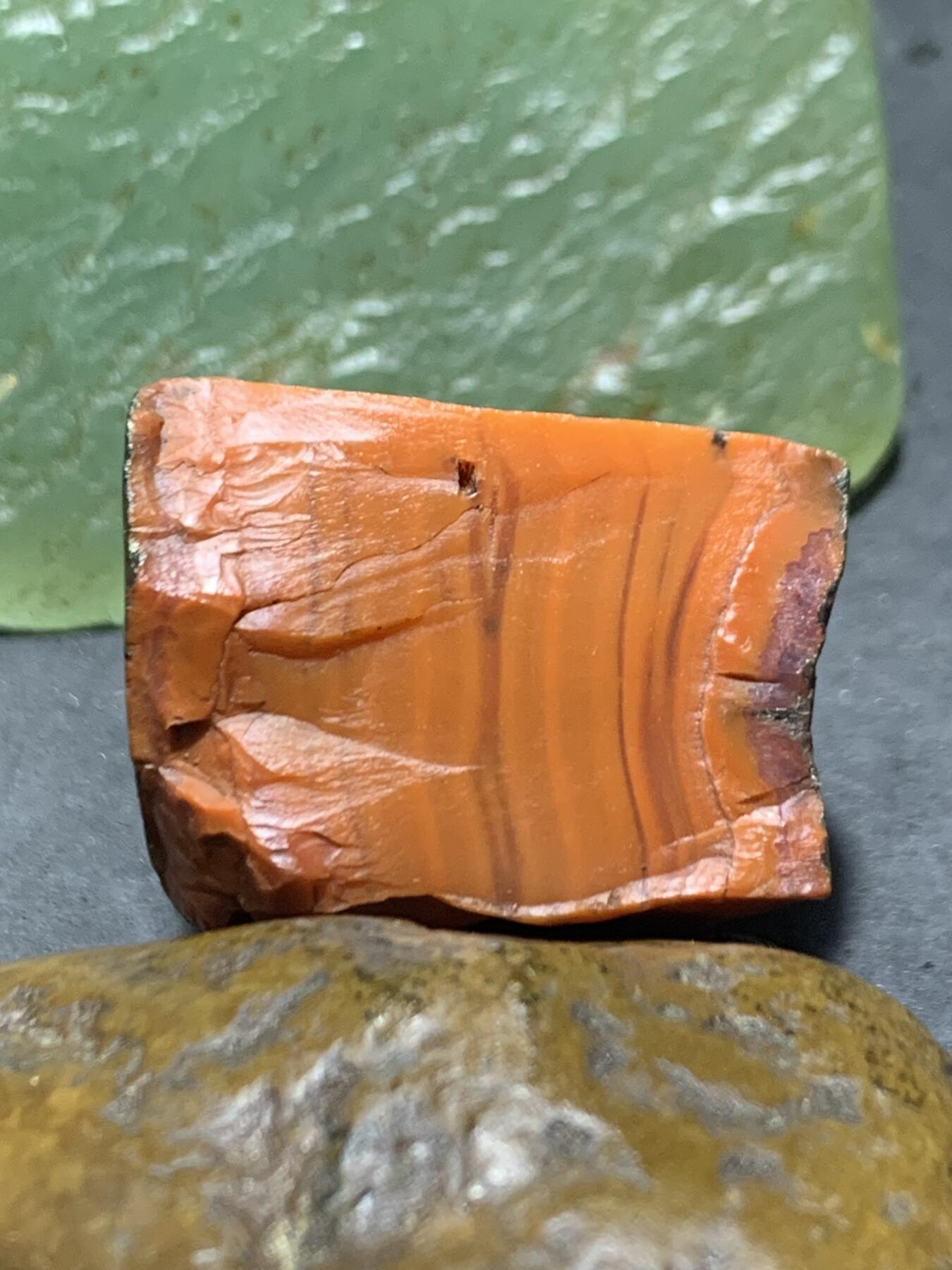 精美铁皮柿子红开窗料南红玛瑙原石一颗，，
