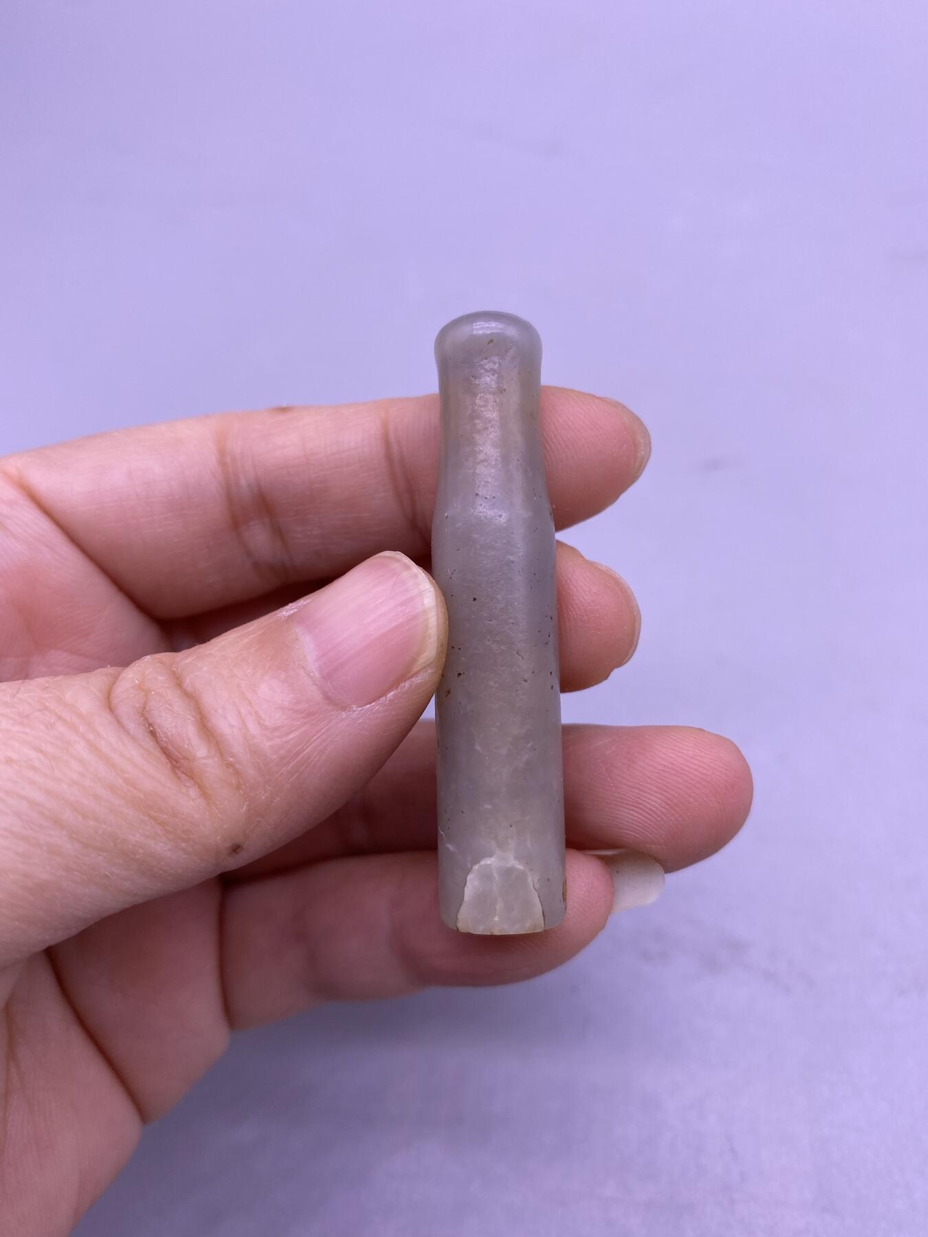 老玉烟嘴2个，尺寸5厘米左右，品相如图，300包快递