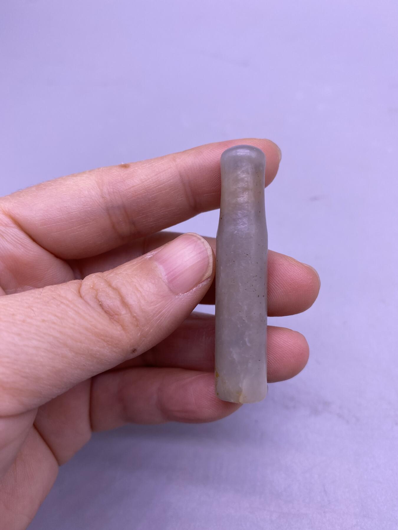 老玉烟嘴2个，尺寸5厘米左右，品相如图，300包快递