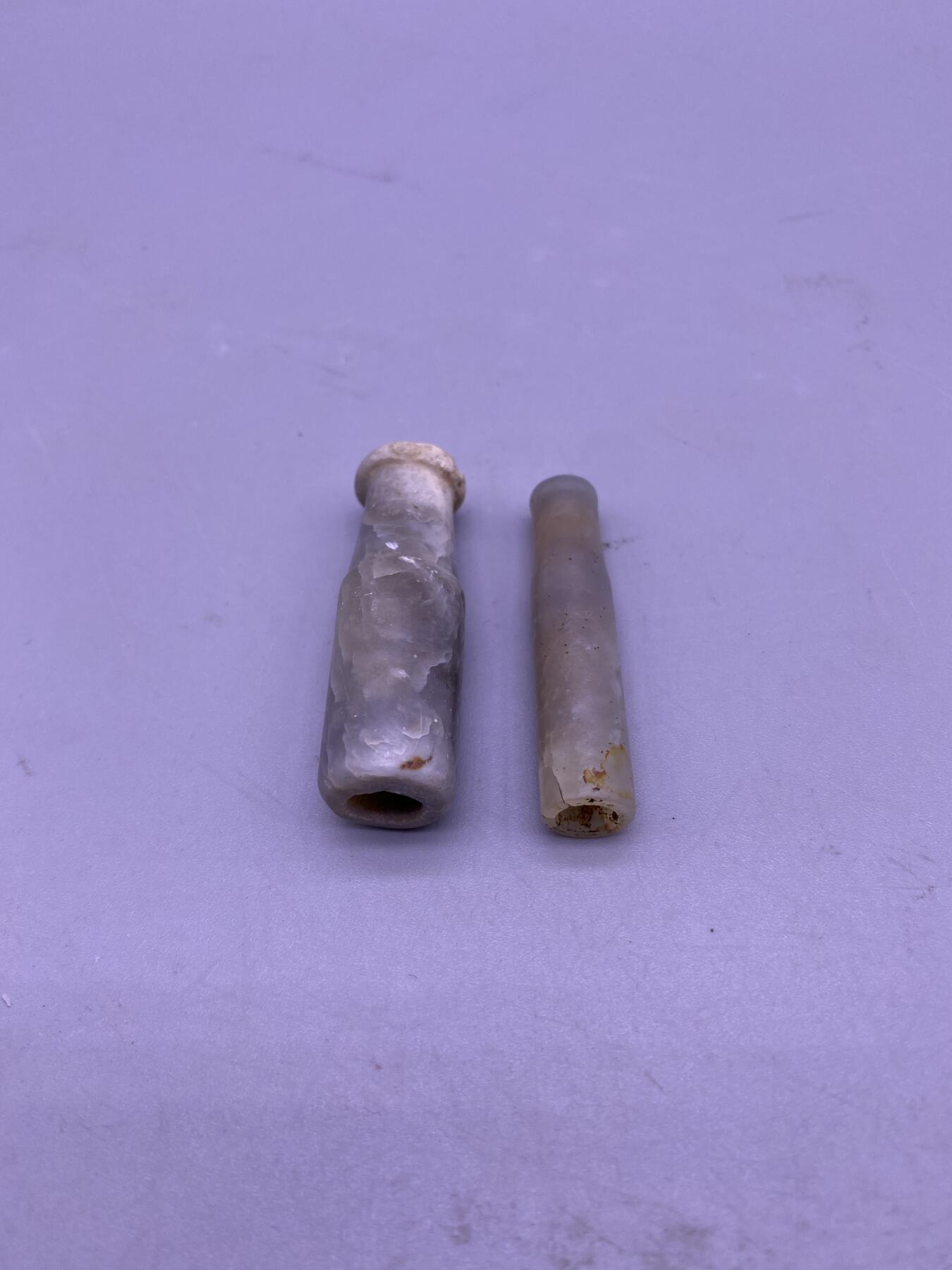 老玉烟嘴2个，尺寸5厘米左右，品相如图，300包快递