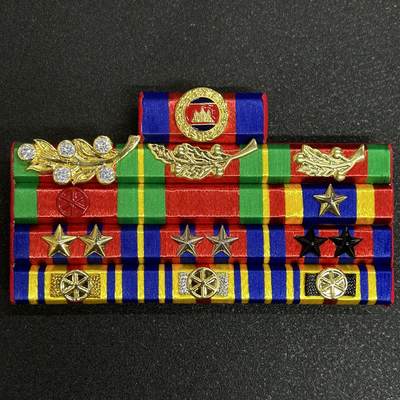 西秦中古拍卖第二十六期 - 柬埔寨将官13格勋略表 高级将官勋略 国家功绩勋章（大项链）、全部五个等级（大十字级～骑士级）柬埔寨王家勋章、塞纳·贾亚斯德勋章、全部等级国防勋章（一级～三级，均带二次授予勋饰）、全部等级劳动勋章（骑士级～指挥官级）