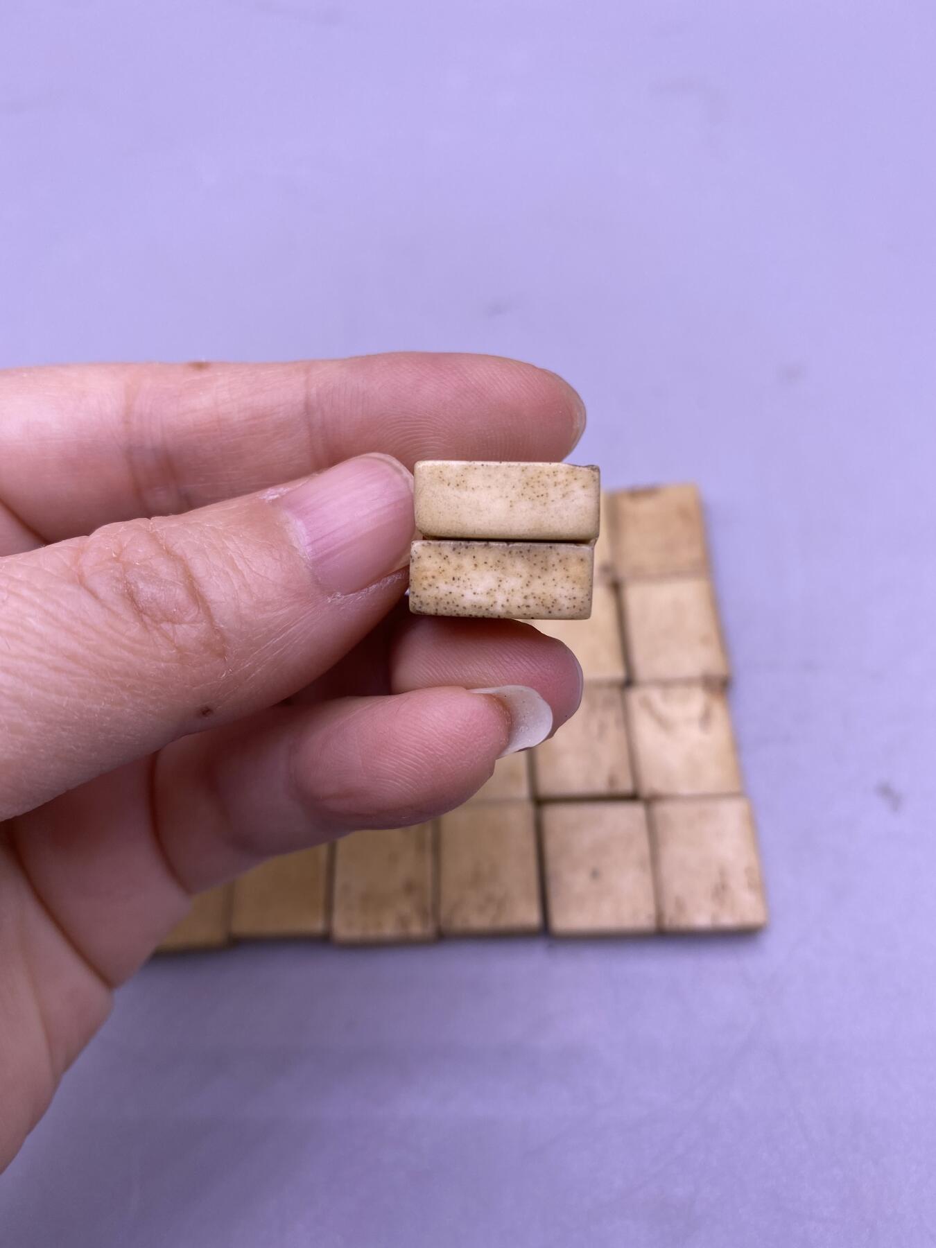 老骨牌九一幅，尺寸1.7*1.4厘米，品相如图，600包快递
