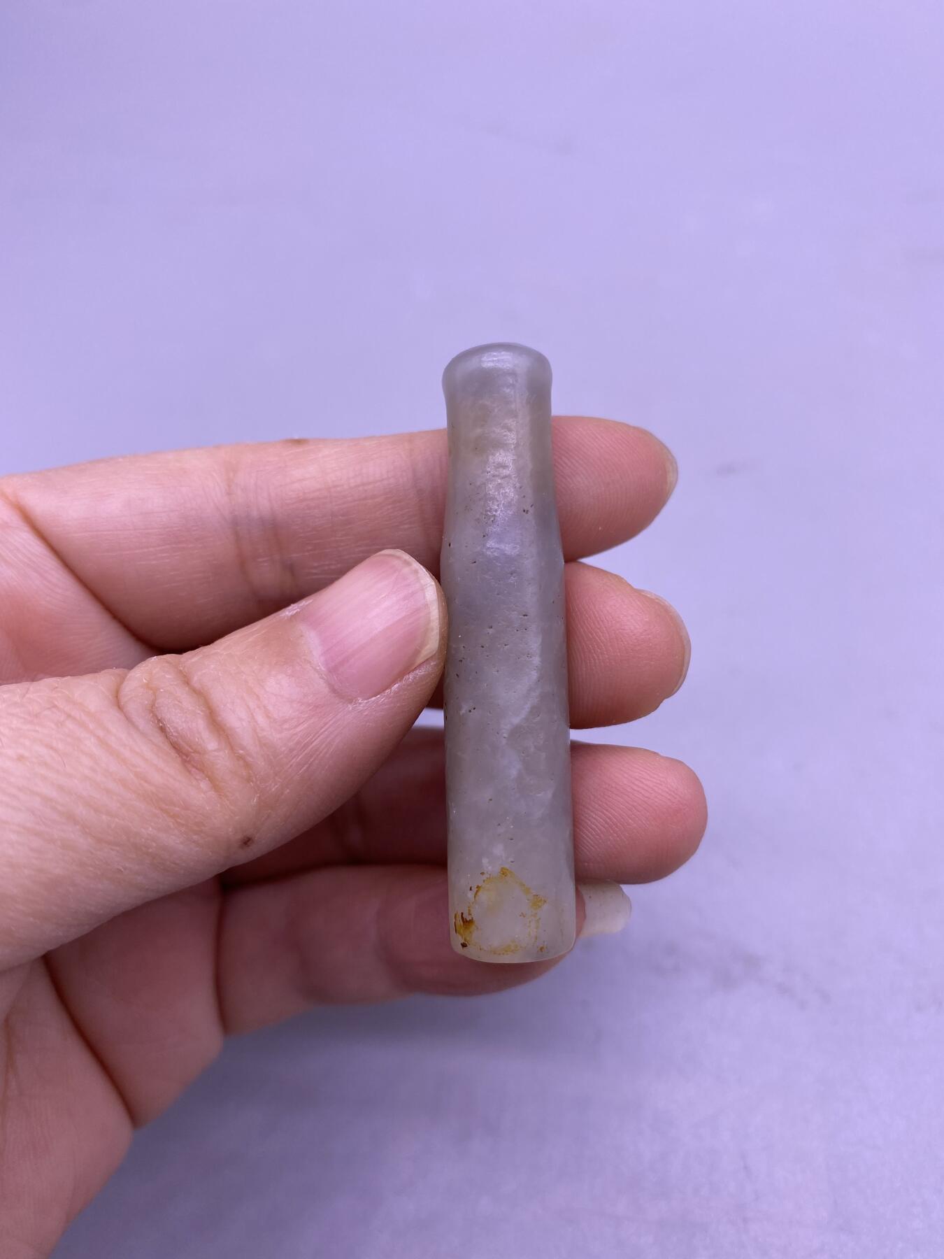 老玉烟嘴2个，尺寸5厘米左右，品相如图，300包快递