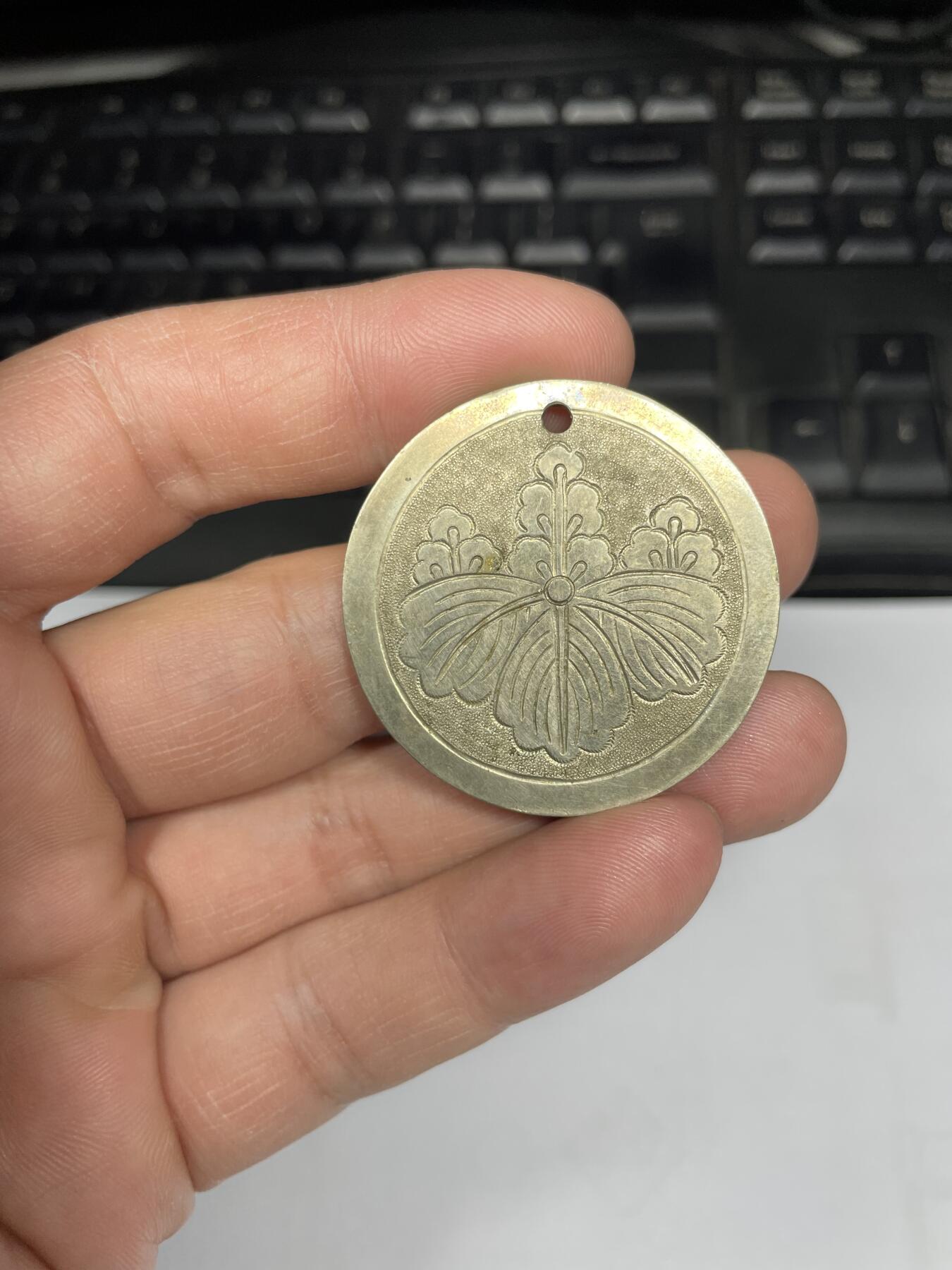 每日一拍，2025年集古藏今外币拍卖第一期-第1场—（总第191拍），本期古钱币全场包真，拍卖名称未备注的均无补裂翘等缺陷，可以寄存60天，满160元包邮。 银制手工打制契约证牌，尺寸38.5*1.4