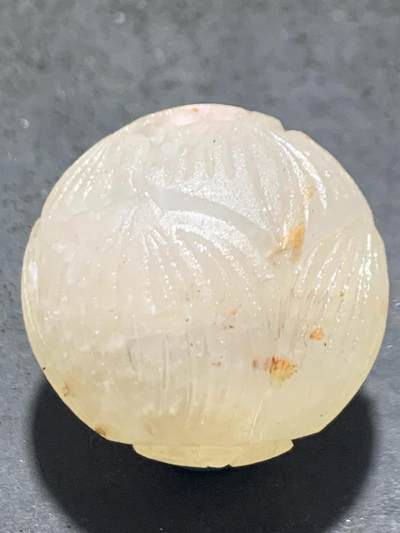 精美满冰飘亚光战国红玛瑙手工雕刻莲花大圆珠一个 精美满冰飘亚光战国红玛瑙手工雕刻莲花大圆珠一个