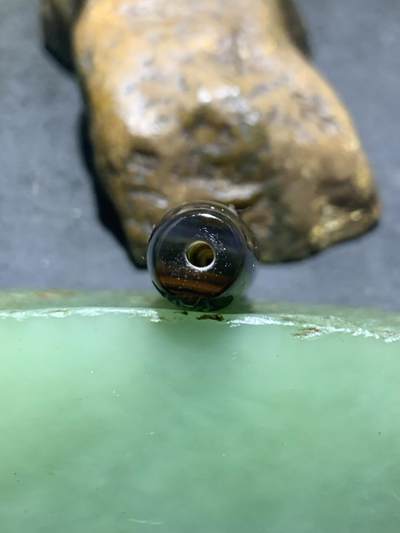 精美亚光高玉化一线巴西玛瑙手工俏色巧雕无相佛，佛字意境桶珠一个！ 精美亚光高玉化一线巴西玛瑙手工俏色巧雕无相佛，佛字意境桶珠一个！