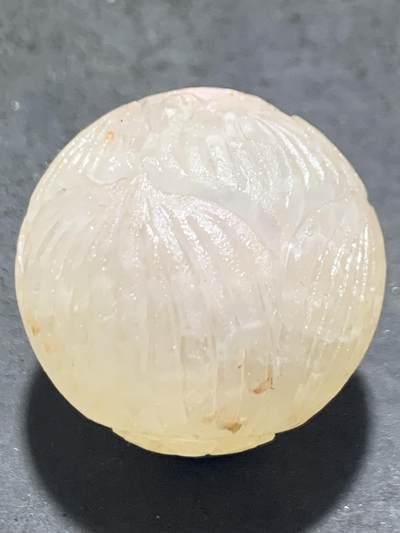 精美满冰飘亚光战国红玛瑙手工雕刻莲花大圆珠一个 精美满冰飘亚光战国红玛瑙手工雕刻莲花大圆珠一个