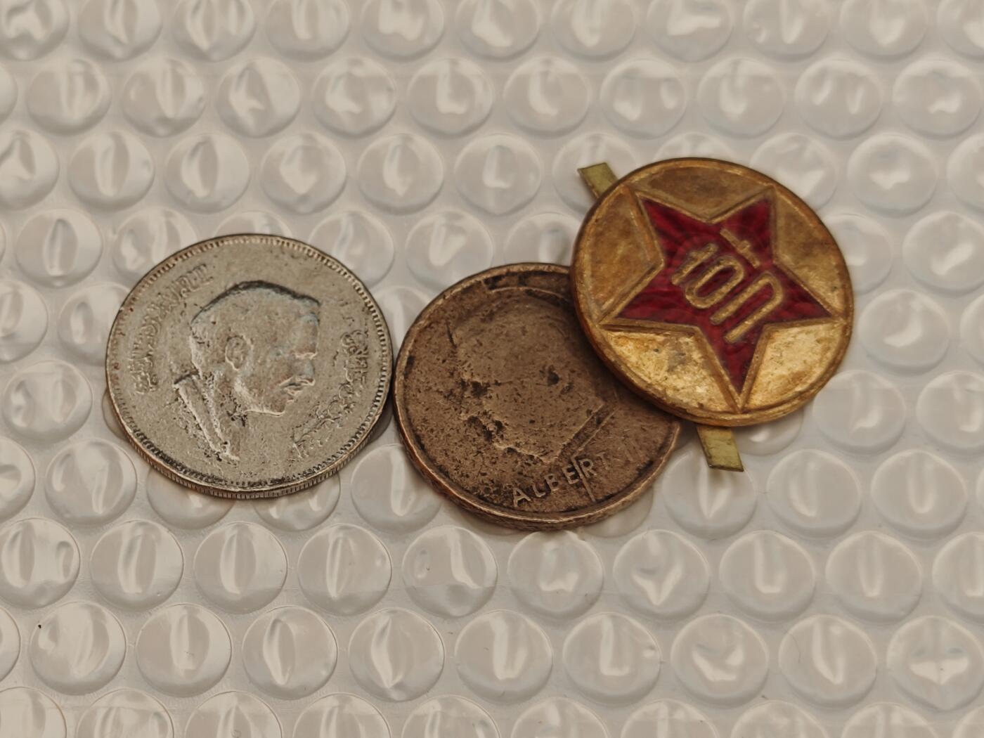 小小杂货铺25期 满五十包邮 0起1元佣金可寄存 硬币 帽徽 共三个