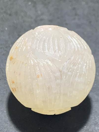 精美满冰飘亚光战国红玛瑙手工雕刻莲花大圆珠一个 精美满冰飘亚光战国红玛瑙手工雕刻莲花大圆珠一个