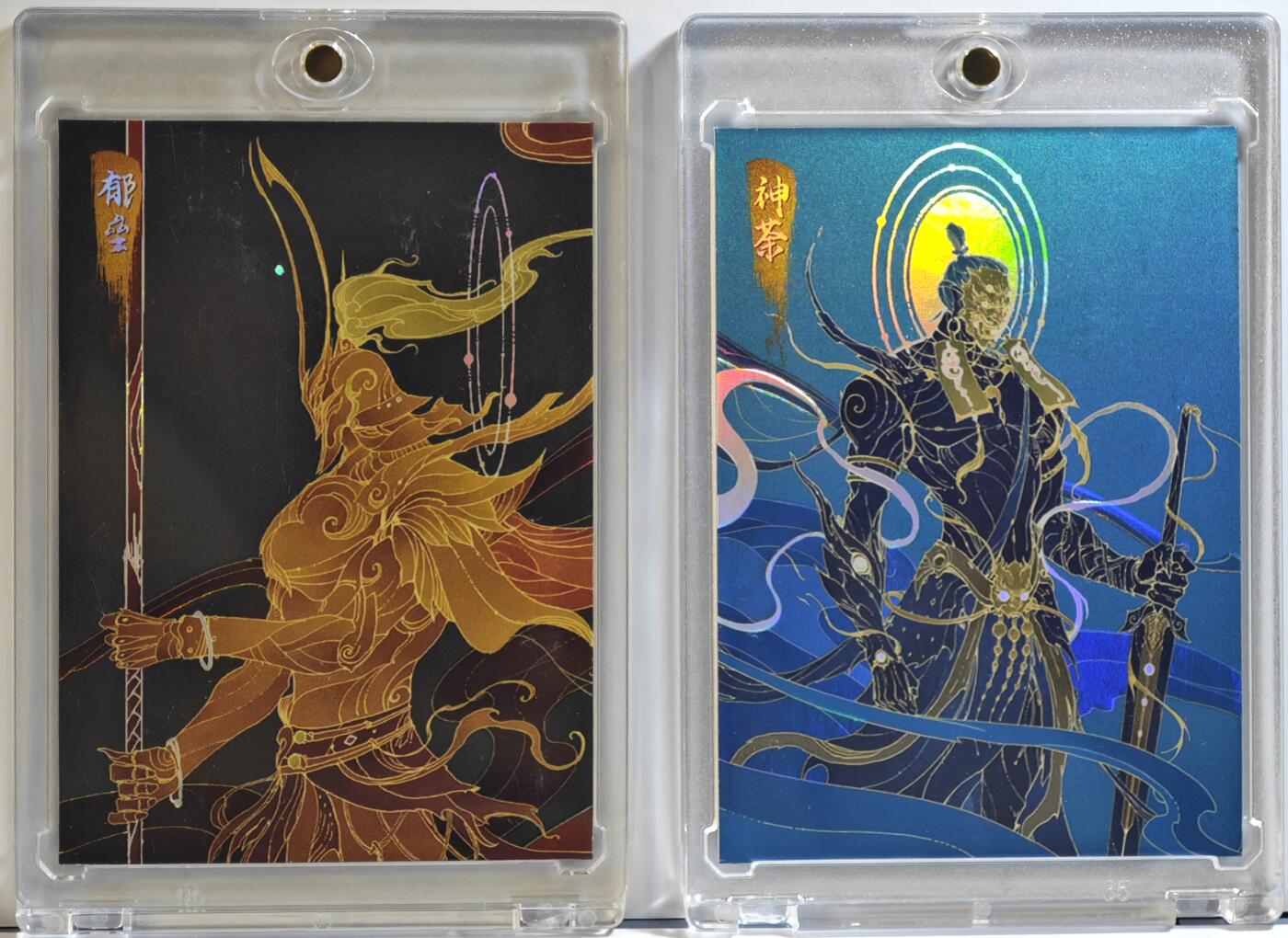 白泽拍卖卡牌手绘专场第11期（年前最后一期） 2025 GAF展会限定卡2张 神荼，郁垒 蒙子亲签 彩闪 卡砖封装（1）