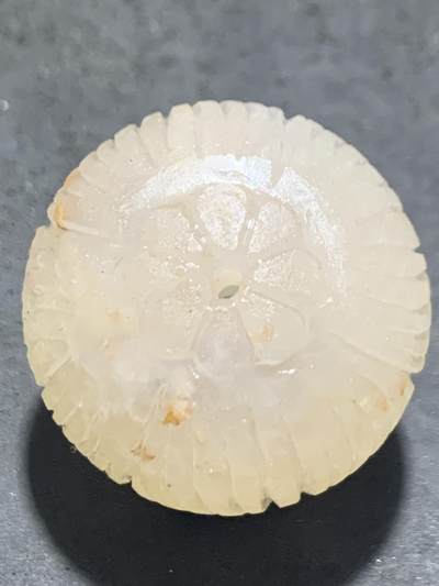 精美满冰飘亚光战国红玛瑙手工雕刻莲花大圆珠一个 精美满冰飘亚光战国红玛瑙手工雕刻莲花大圆珠一个