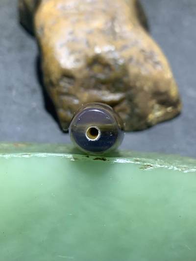 精美亚光高玉化一线巴西玛瑙手工俏色巧雕无相佛，佛字意境桶珠一个！ 精美亚光高玉化一线巴西玛瑙手工俏色巧雕无相佛，佛字意境桶珠一个！