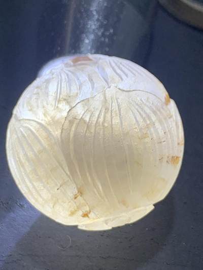 精美满冰飘亚光战国红玛瑙手工雕刻莲花大圆珠一个 精美满冰飘亚光战国红玛瑙手工雕刻莲花大圆珠一个