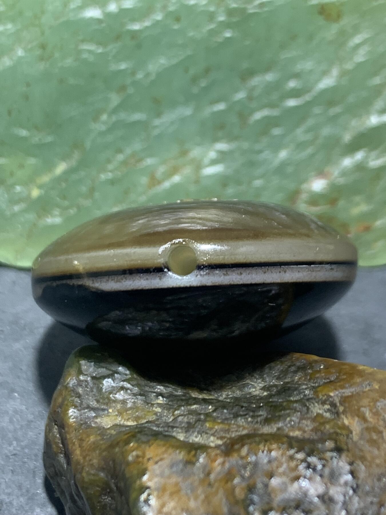 精品药师玛瑙手工雕刻佛字板珠（背云）一颗