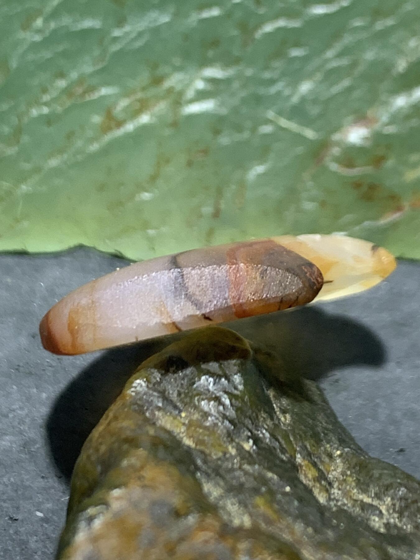 精美亚光高玉化巴西玛瑙手工俏色巧雕雄鹰吊坠一个！