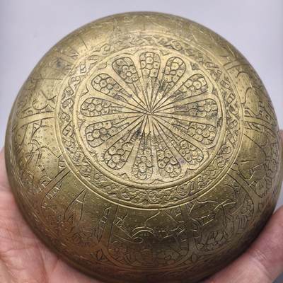 十九期拍卖 - 老刻花铜碗