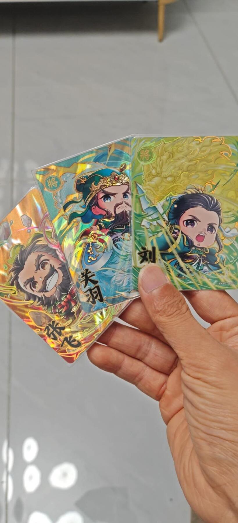秋原瞳小店第6期（任何一款拿下都会送卡游各个系列精美卡位） 卡游三国一弹萌将卡刘关张一组