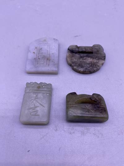 老和田玉坠子4个，尺寸1.8*3.3厘米，品相如图，500包快递 - 老和田玉坠子4个，尺寸1.8*3.3厘米，品相如图，500包快递