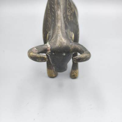 十九期拍卖 - 刻花铜牛