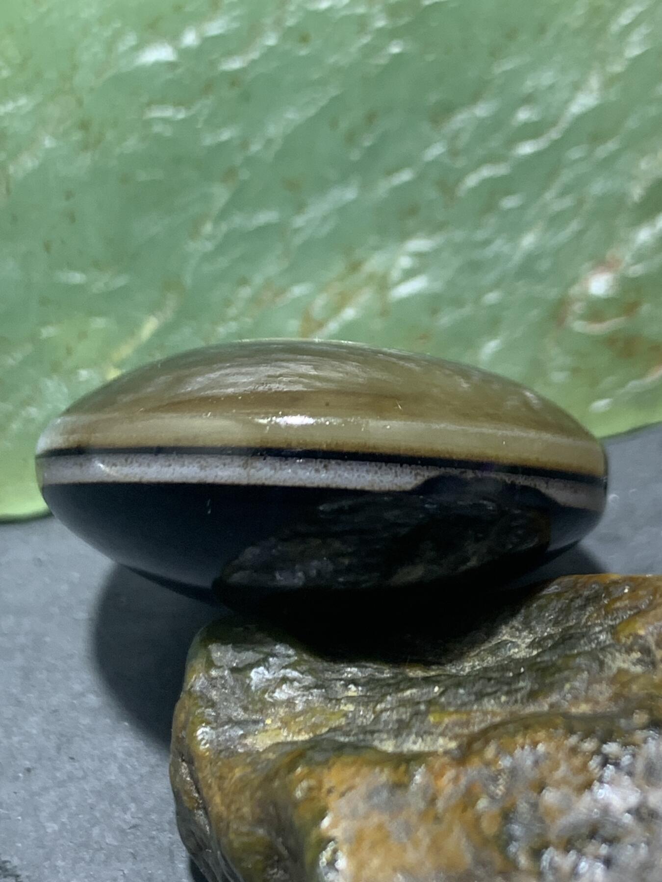 精品药师玛瑙手工雕刻佛字板珠（背云）一颗