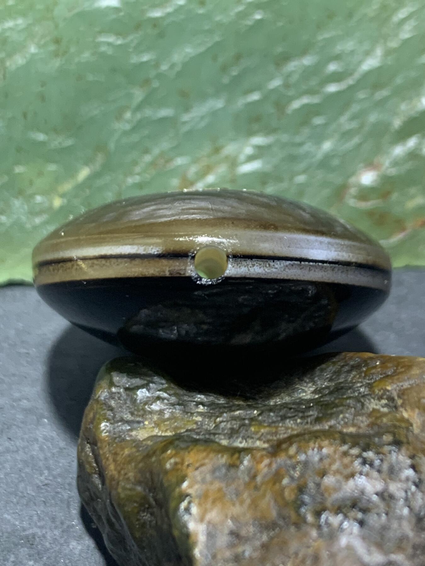 精品药师玛瑙手工雕刻佛字板珠（背云）一颗