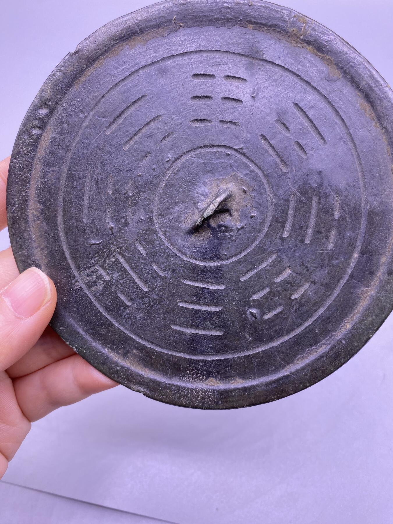 老八卦铜镜，尺寸10.6厘米，品相如图，500包快递