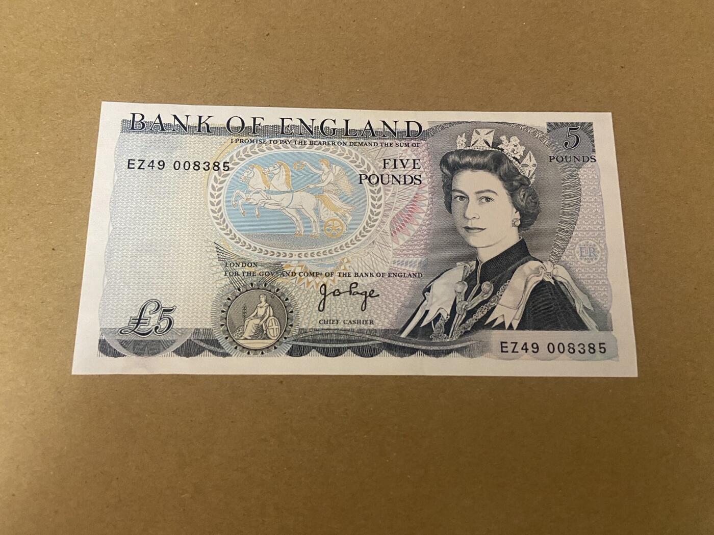 【炜奕收藏】，第二十三期 英国D序列5镑，UNC品相，有轻微压痕