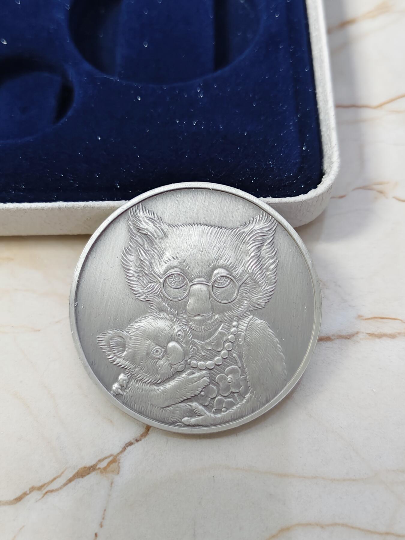 第192期拍卖 澳大利亚2002年婴儿6枚套装外加一枚纪念章精制套币